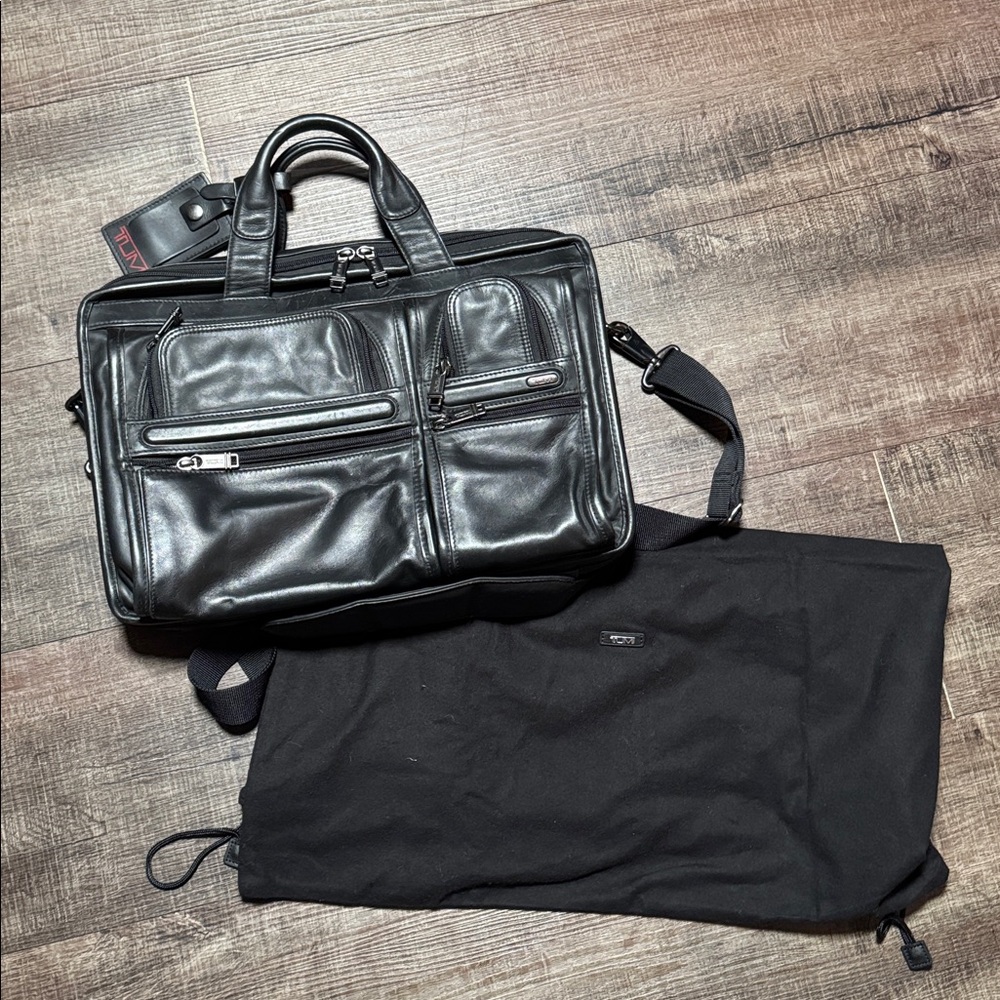 TUMI Alpha Expandable Leather Briefcase/ 💼 Laptop Messenger Shoulder Bag
